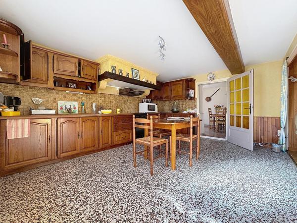 Maison à rénover avec jardin et fort potentiel – Vinzelles