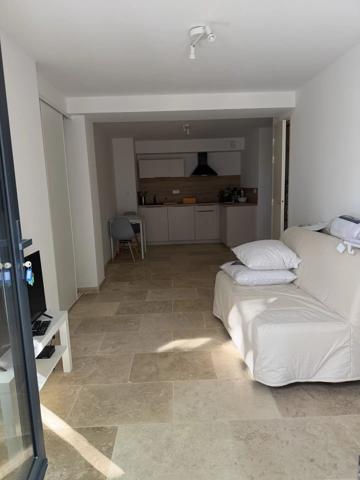 Location                                                      Appartement
                        
                     1 pièces                      30 m2                     à Aix-en-Provence