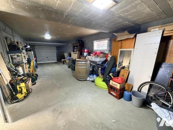 Maison d'habitation construite sur 2 niveaux 4 chambres 1 garage