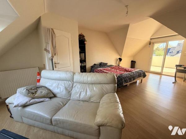 Maison d'habitation construite sur 2 niveaux 4 chambres 1 garage