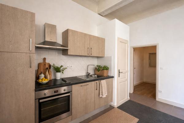 AIX EN PROVENCE -  A LOUER - T2 meuble en CENTRE VILLE AVEC TERRASSE