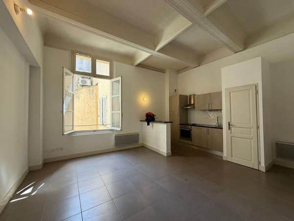 AIX EN PROVENCE -  A LOUER - T2 meuble en CENTRE VILLE AVEC TERRASSE