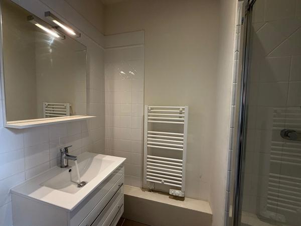 AIX EN PROVENCE -  A LOUER - T2 meuble en CENTRE VILLE AVEC TERRASSE