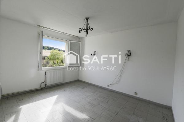 Maison d'environ 90m² avec garage et jardin au calme d'une impasse.