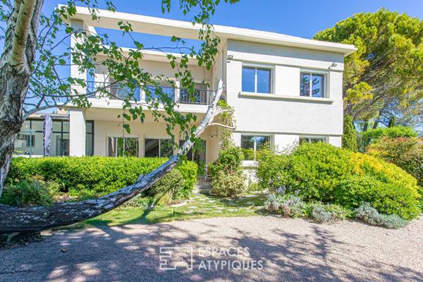 Une signature architecturale rare au coeur d’un parc paysagé