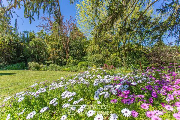 Une signature architecturale rare au coeur d’un parc paysagé