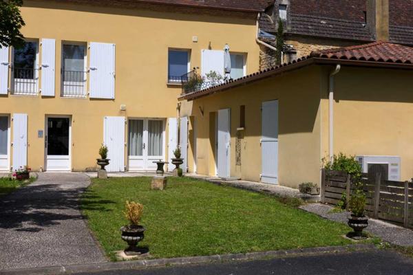 Maison contemporaine - Saint-cyprien Appartement T3 de standing en rez-de-jardin avec petit jardinet et place de parking sécurisée