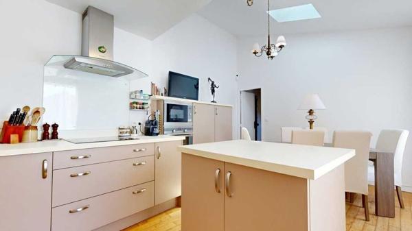 Maison contemporaine - Saint-cyprien Appartement T3 de standing en rez-de-jardin avec petit jardinet et place de parking sécurisée