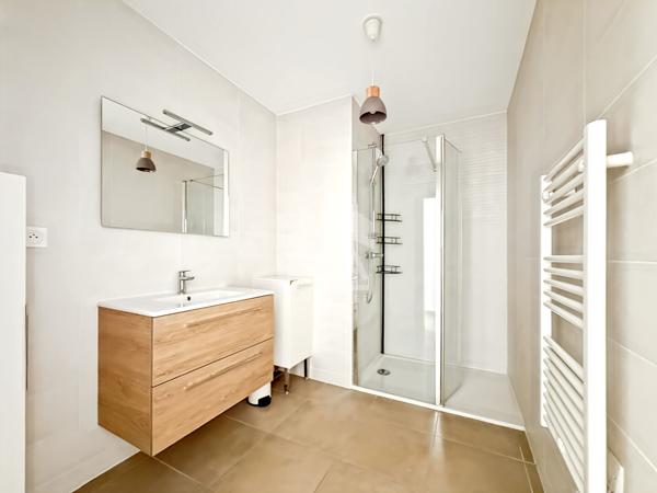 Appartement Le Tholonet 3 pièces + 2 places de parking en sous-sol.