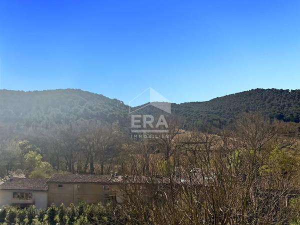 Appartement Le Tholonet 3 pièces + 2 places de parking en sous-sol.