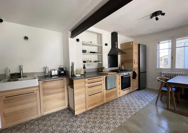 ARLES Maison rénovée avec terrasse et cave, 4 chambres