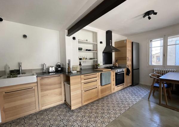 ARLES Maison rénovée avec terrasse et cave, 4 chambres