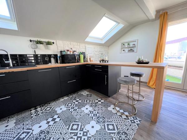 Appartement T3 de 80 m² avec terrasse de 40 m² à vendre sur COMBS LA VILLE (77) Dpt Seine et Marne