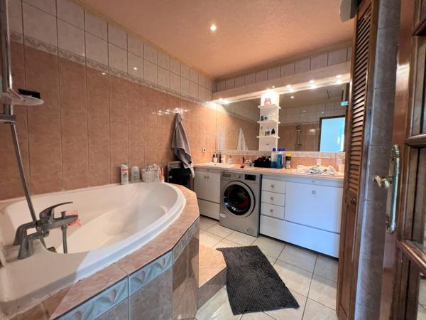 Appartement T3 de 80 m² avec terrasse de 40 m² à vendre sur COMBS LA VILLE (77) Dpt Seine et Marne