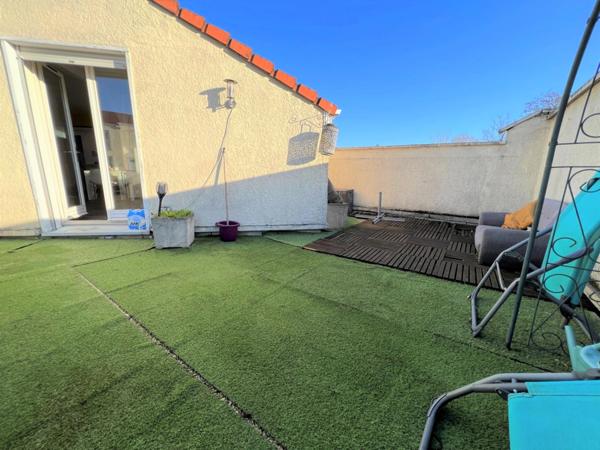 Appartement T3 de 80 m² avec terrasse de 40 m² à vendre sur COMBS LA VILLE (77) Dpt Seine et Marne