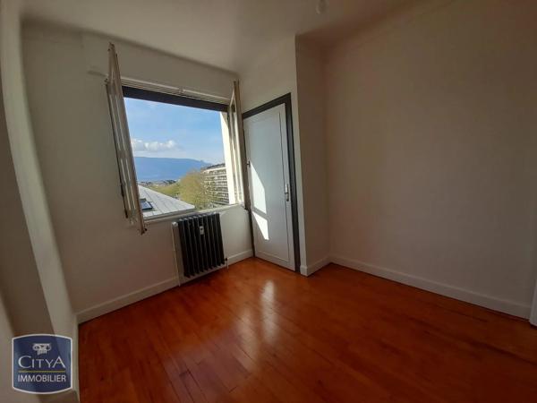 Appartement à louer 3 pièces 67.64m² Chambéry (73000)