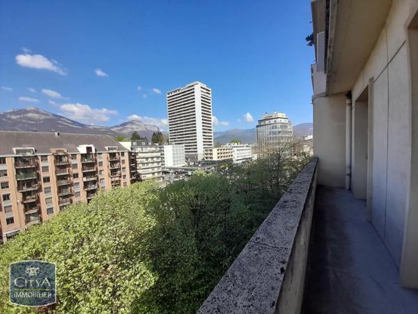 Appartement à louer 3 pièces 67.64m² Chambéry (73000)