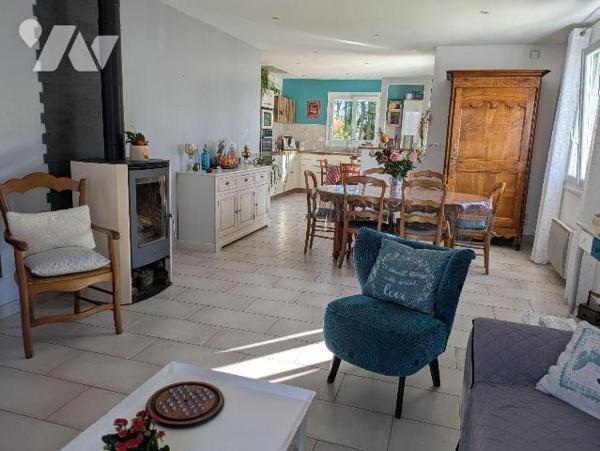EXCLUSIVITE - LES HERBIERS - Maison sur sous-sol parfaitement entretenue de 102 m² habitable si...