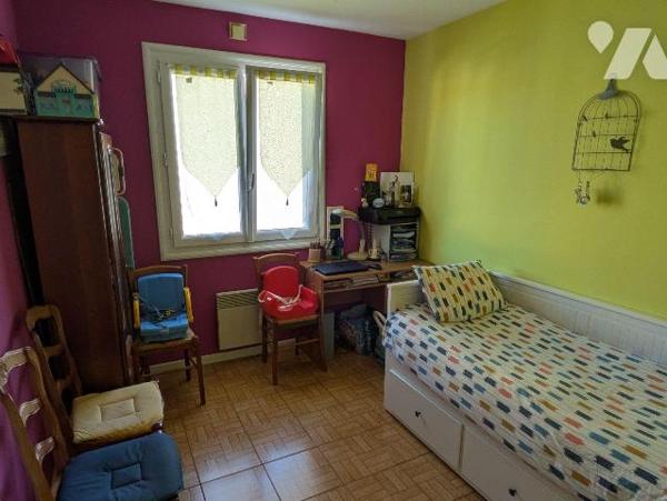 EXCLUSIVITE - LES HERBIERS - Maison sur sous-sol parfaitement entretenue de 102 m² habitable si...