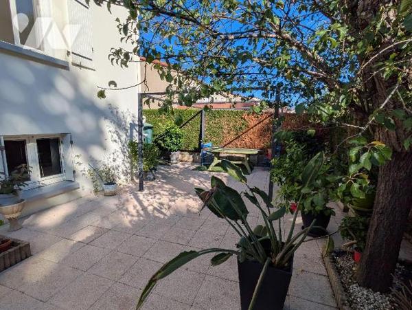 EXCLUSIVITE - LES HERBIERS - Maison sur sous-sol parfaitement entretenue de 102 m² habitable si...