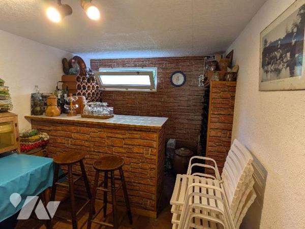 EXCLUSIVITE - LES HERBIERS - Maison sur sous-sol parfaitement entretenue de 102 m² habitable si...