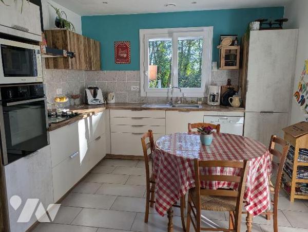 EXCLUSIVITE - LES HERBIERS - Maison sur sous-sol parfaitement entretenue de 102 m² habitable si...