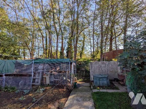 EXCLUSIVITE - LES HERBIERS - Maison sur sous-sol parfaitement entretenue de 102 m² habitable si...