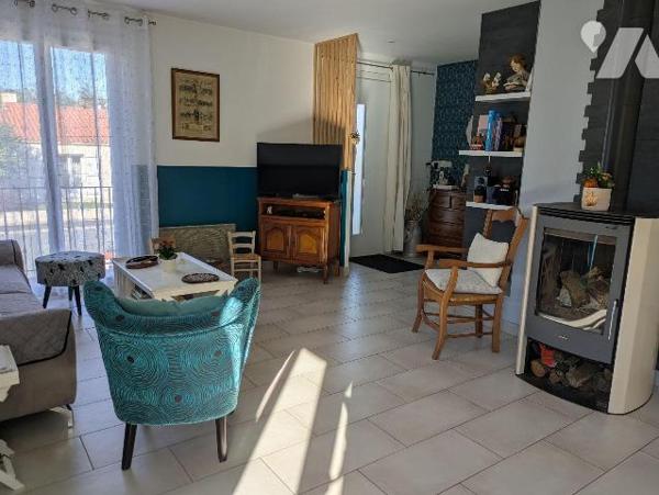 EXCLUSIVITE - LES HERBIERS - Maison sur sous-sol parfaitement entretenue de 102 m² habitable si...