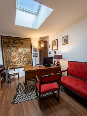 Coup de coeur à Rochefort ! Superbe maison avec piscine et extension contemporaine.