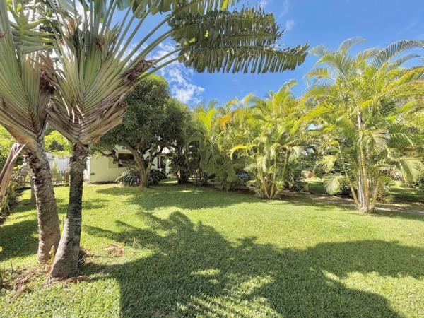 À VENDRE – VILLA T5/6 À RÉNOVER DE 181,60 m² – À 200 M DE LA PLAGE – L’HERMITAGE LES BAINS 97434