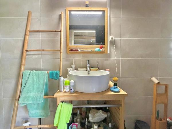 À VENDRE – VILLA T5/6 À RÉNOVER DE 181,60 m² – À 200 M DE LA PLAGE – L’HERMITAGE LES BAINS 97434