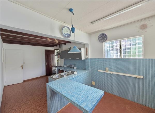 À VENDRE – VILLA T5/6 À RÉNOVER DE 181,60 m² – À 200 M DE LA PLAGE – L’HERMITAGE LES BAINS 97434