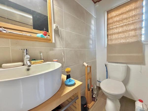 À VENDRE – VILLA T5/6 À RÉNOVER DE 181,60 m² – À 200 M DE LA PLAGE – L’HERMITAGE LES BAINS 97434
