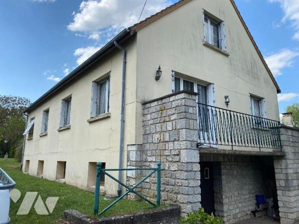 Commune D'AMILLY, 10mn CHARTRES
Pavillon sur sous-sol comprenant :
Hall d'entrée, salon - sal...