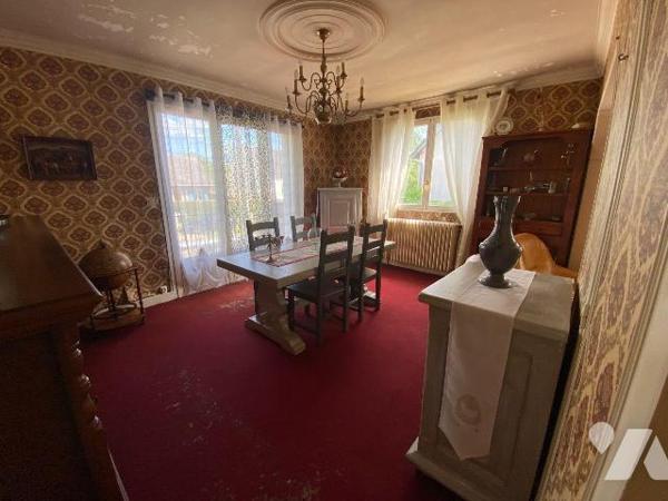 Commune D'AMILLY, 10mn CHARTRES
Pavillon sur sous-sol comprenant :
Hall d'entrée, salon - sal...