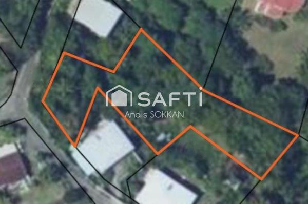 Grand terrain à bâtir relativement plat