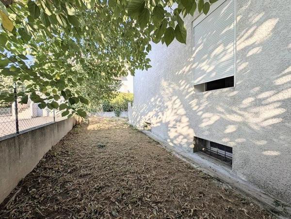Vente                                                      Appartement
                        
                     2 pièces                      47 m2                     à Istres