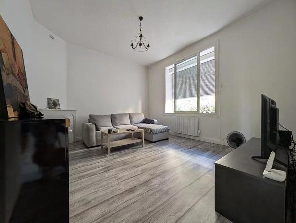Vente                                                      Appartement
                        
                     2 pièces                      47 m2                     à Istres
