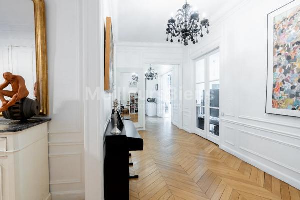 Appartement familial bourgeois,  Parquet, Moulures Cheminée,  à 5 minute de la porte d'Auteuil