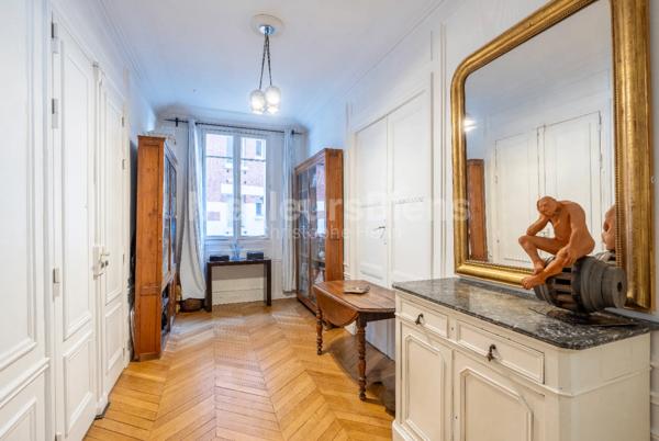 Appartement familial bourgeois,  Parquet, Moulures Cheminée,  à 5 minute de la porte d'Auteuil