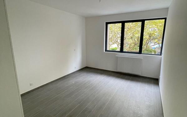 Appartement à louer    3 pièces • 84,38 m2 Montreuil