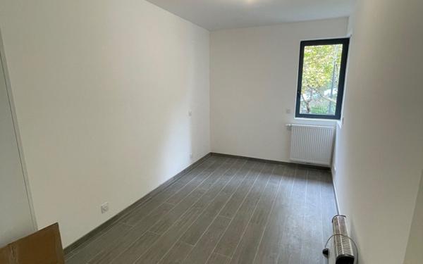 Appartement à louer    3 pièces • 84,38 m2 Montreuil