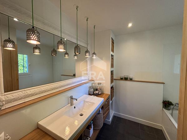 Maison d'exception à Écully, havre de paix au coeur du centre-ville