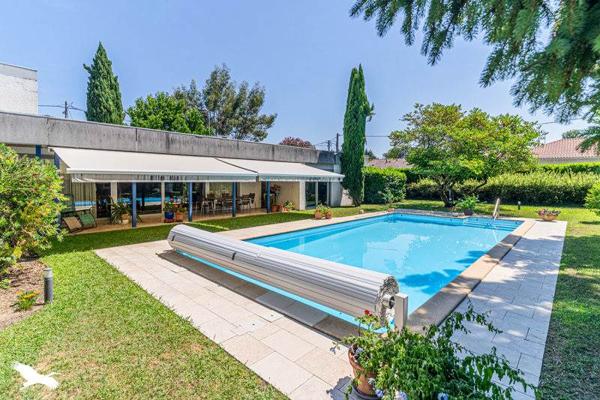Maison 1 400 000 € Gradignan 14 p 323 m² DPE D