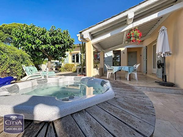 Maison à vendre 4 pièces 123m² Sainte-Maxime (83120)