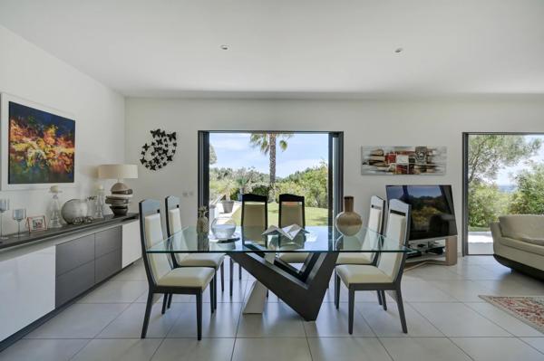 Villa Contemporaine à Vendre à Ventabren – Vue Dégagée, Maison d’Amis, Piscine et Jardin Paysager