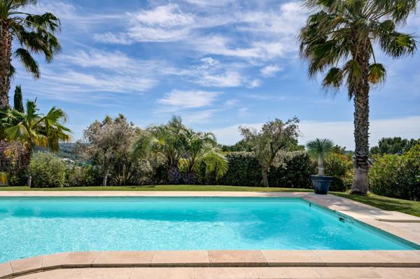 Villa Contemporaine à Vendre à Ventabren – Vue Dégagée, Maison d’Amis, Piscine et Jardin Paysager