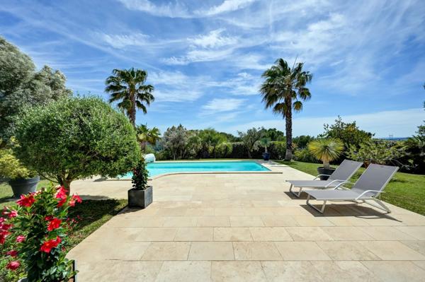 Villa Contemporaine à Vendre à Ventabren – Vue Dégagée, Maison d’Amis, Piscine et Jardin Paysager