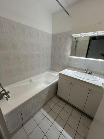 APPARTEMENT T 3 - Avenue du 8 Mai à  Poitiers