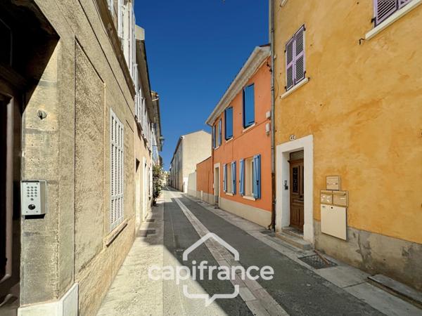 Dpt Var (83), à vendre LA SEYNE SUR MER appartement T3 de 62,85m² de surface totale Rénové.